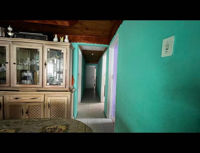 5 BEDROOM HOUSE FOR SALE IN UMLAZI BB